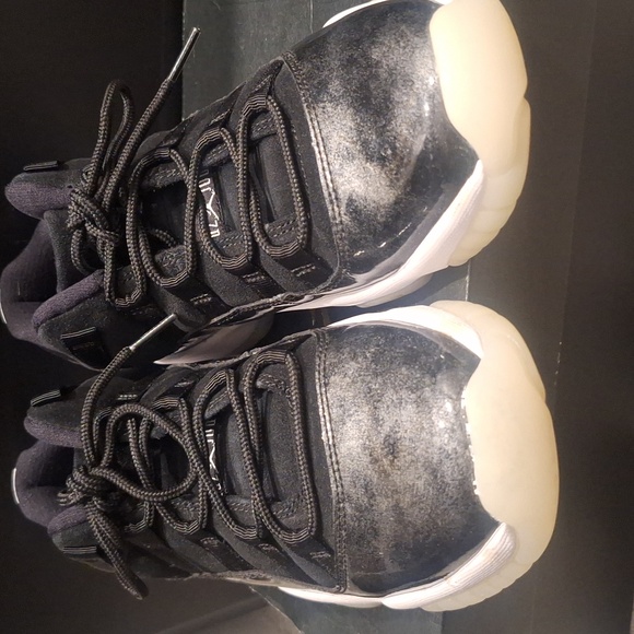 Jordan 11 lows - Picture 2 of 9